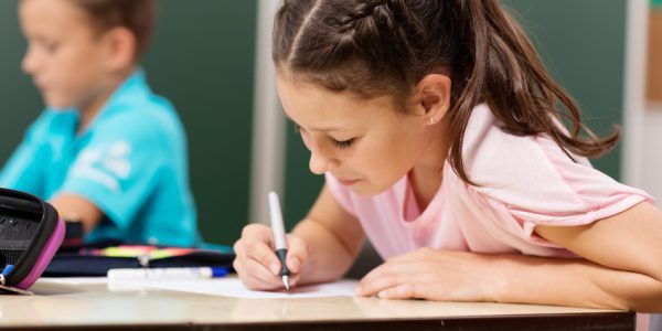 Mädchen in der Grundschule